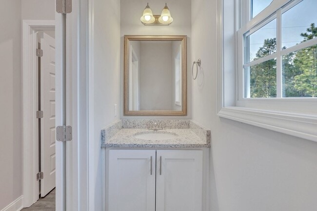 Building Photo - 102 Skye Dr