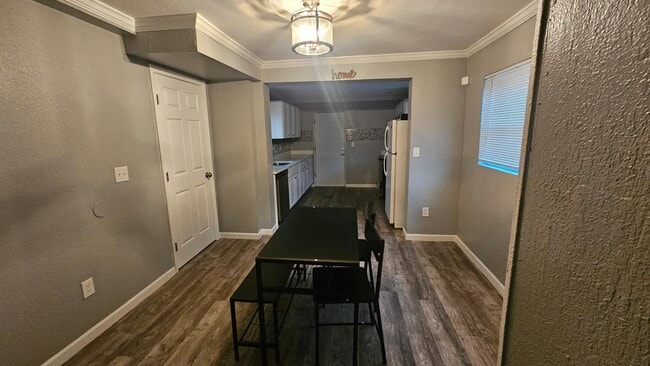 Building Photo - 1902 McMillan St