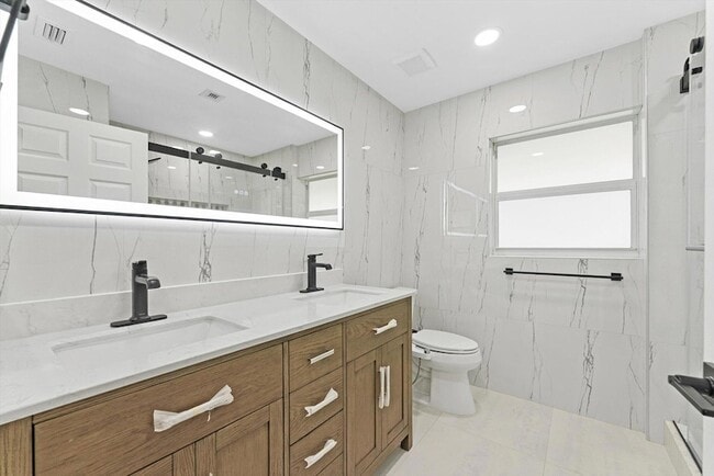 Building Photo - 20094 W Key Dr