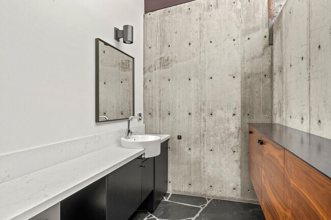 Building Photo - 4925 E Red Rock Dr