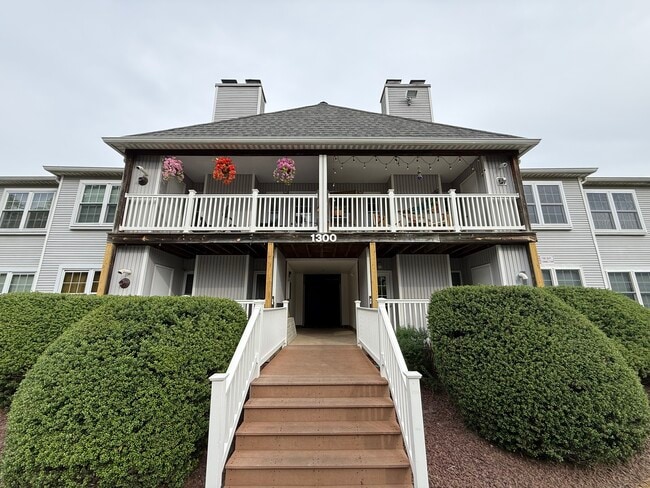 Building Photo - 1301 Waters Edge Dr