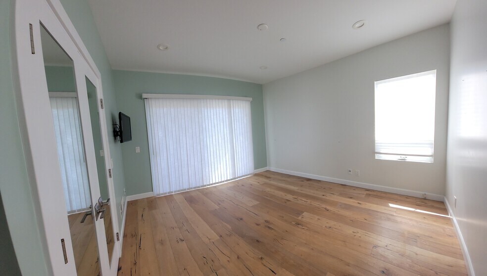 Brm 2 - 410 Miramar Dr