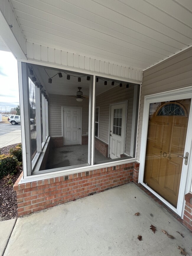 Building Photo - 1942 Tara Ct