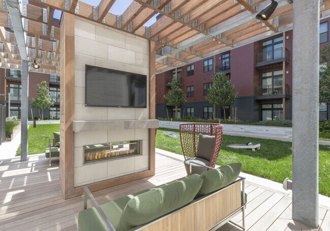 Building Photo - 479 Canal St