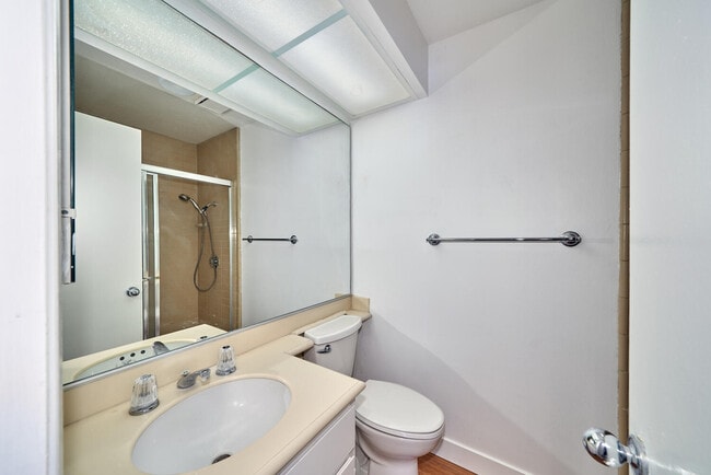 Building Photo - 414 Village Square N