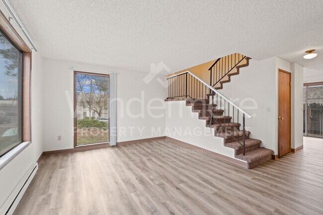 Building Photo - 2702 E 31st Ave