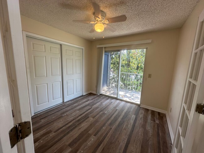 Building Photo - 3 BEDROOMS W/2 FULL BATHS, 2nd FLOOR UNIT