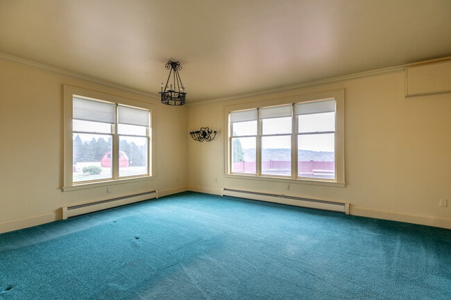 Building Photo - 411 Beach St