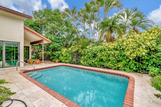 Building Photo - 7770 Villa Nova Dr