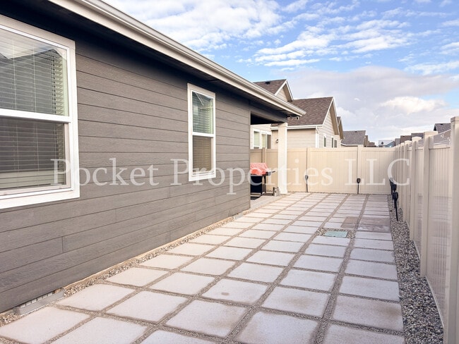 Building Photo - 577 W Norwich St