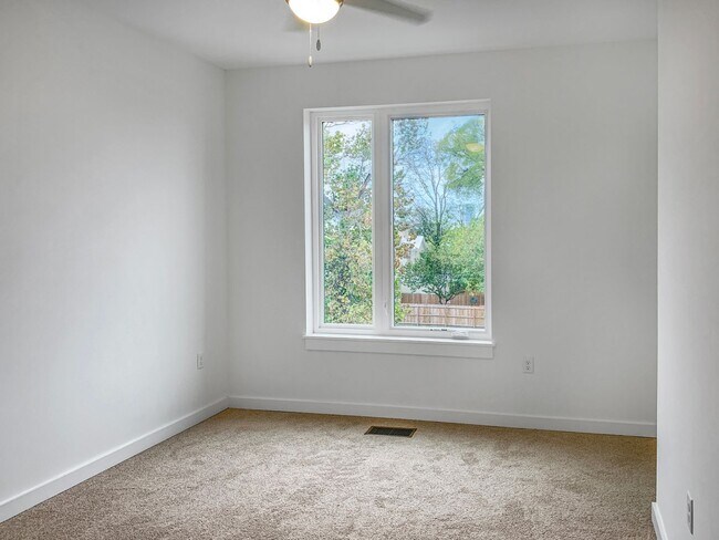 Building Photo - Gorgeous 3 Bed, 2 Bathroom in Manchester A...