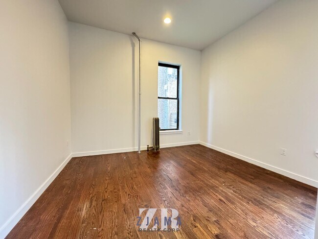 Building Photo - 68 Putnam Ave