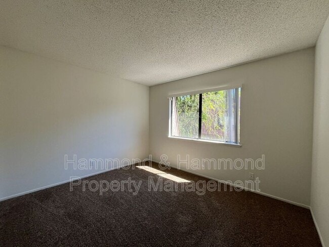 Building Photo - 9000 Vanalden Ave