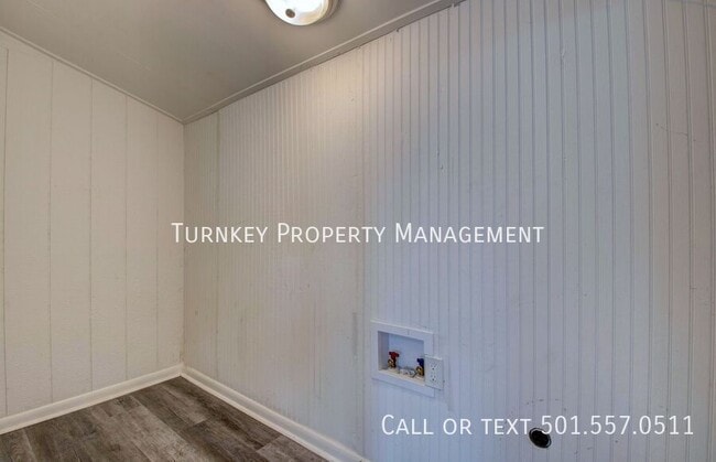 Building Photo - 713 Ellen Dr