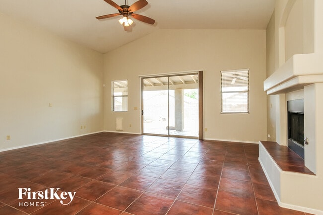 Building Photo - 8229 N Sombrero Point Dr
