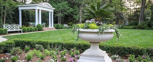 Building Photo - 510 Queens Rd