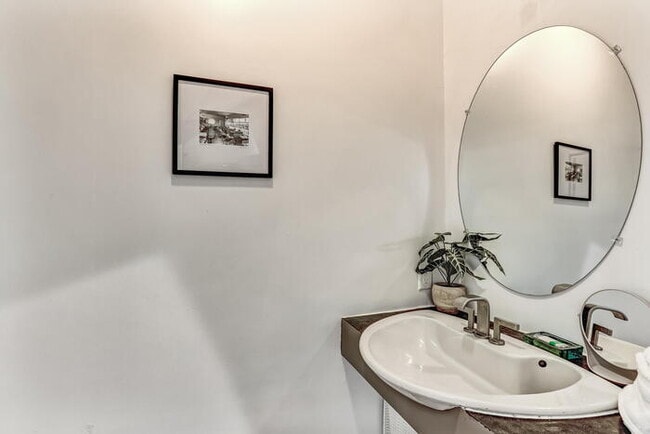 Building Photo - Design on Duffy