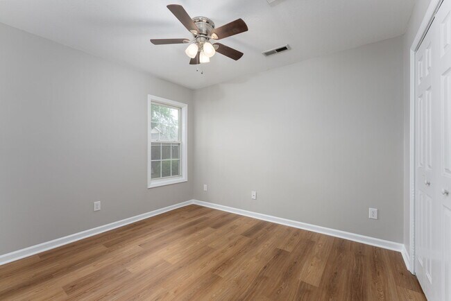 Building Photo - 808 Spy Glass Ct
