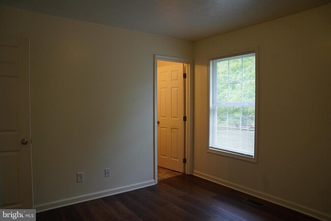Building Photo - 104 Basin Dr
