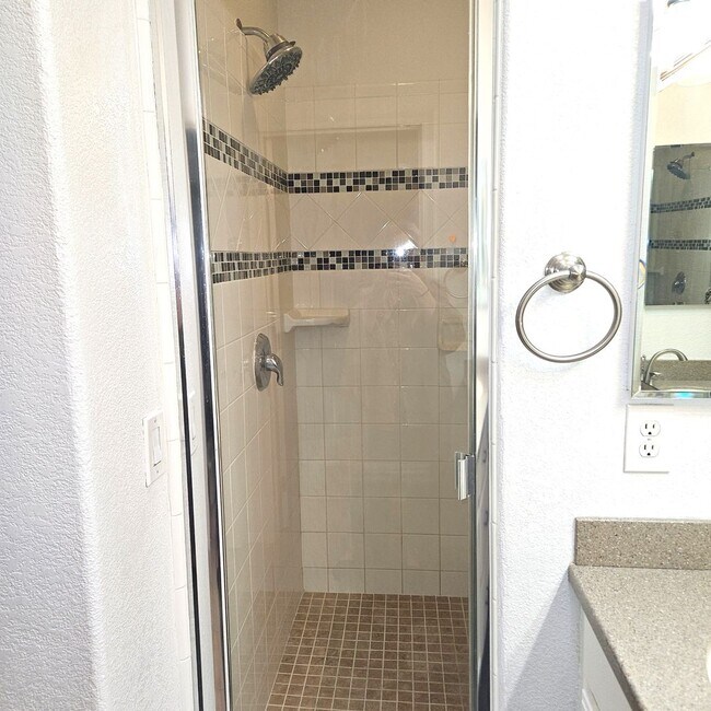 Building Photo - Golf Course Rental Property!