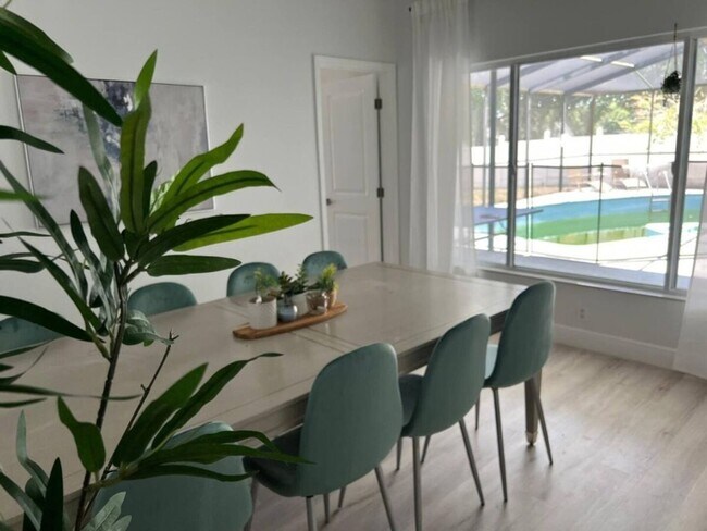 Building Photo - Chic Stylish Pool House newly renovated