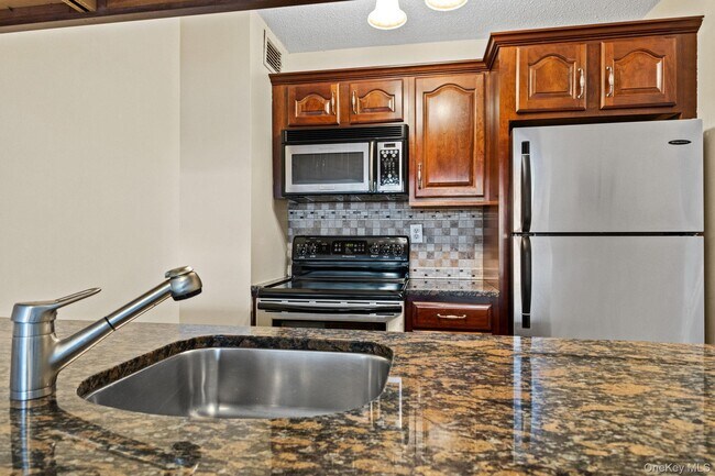 Building Photo - 25 Rockledge Ave