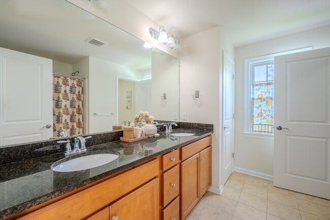 Building Photo - 156 Stonehaven Dr