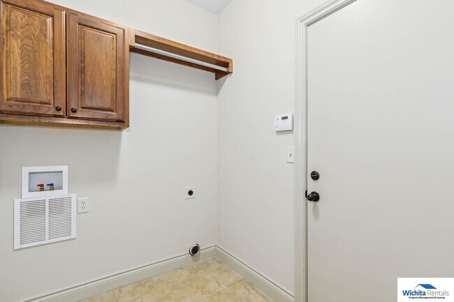 Building Photo - 11602-11604 Summerfield