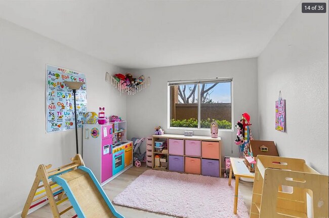 Building Photo - 2 Bedroom 2 Bath Condo in Gated Community ...