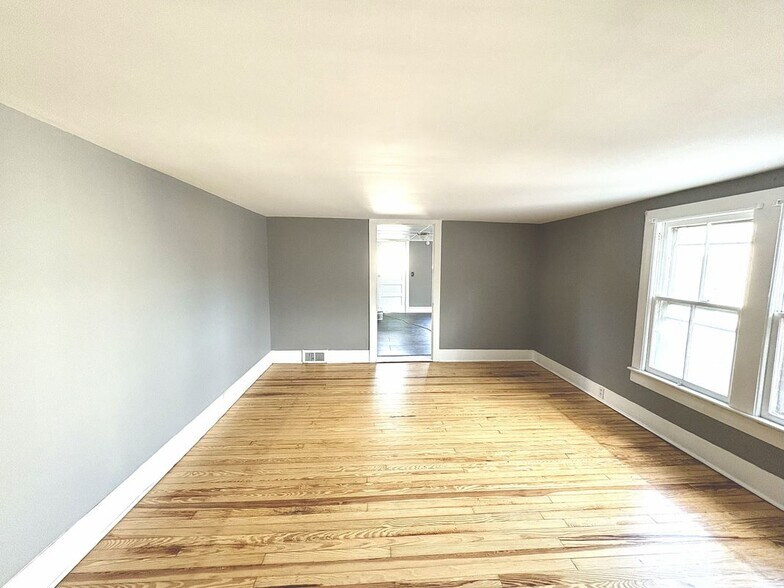 Building Photo - 707 Church St