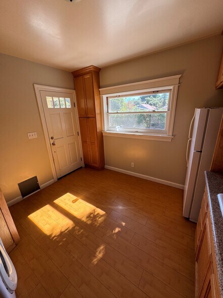 Building Photo - 482 W Hammond St