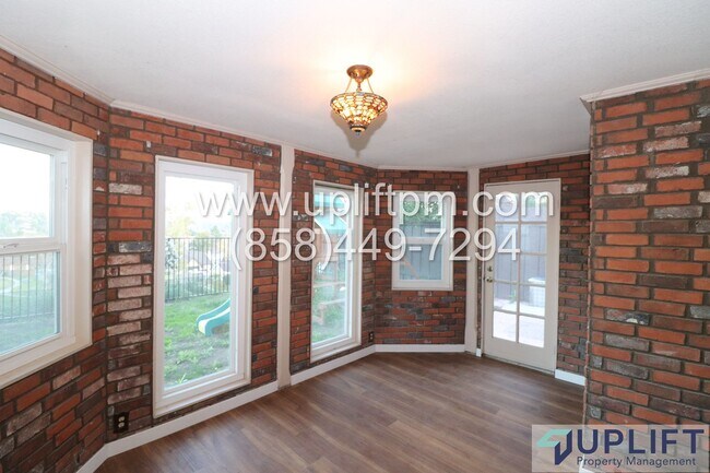 Building Photo - 4 Bed 3 Bath House in Spring Valley w/ Was...