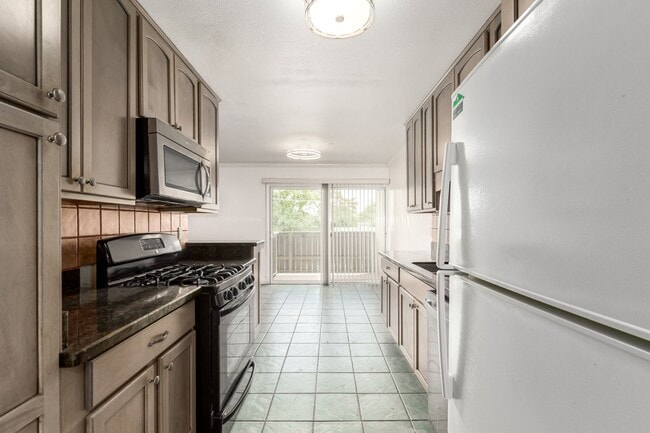 Building Photo - Phoenix apartment in ideal location!