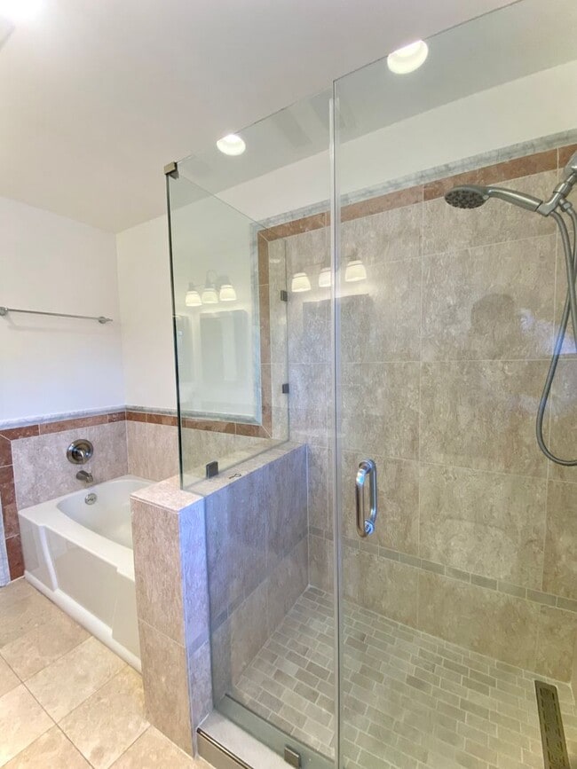 Building Photo - Spacious 4-Bedroom Irvington Home with Mod...