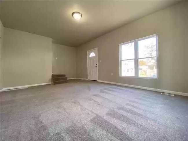 Building Photo - Stunning 4 Bed Home