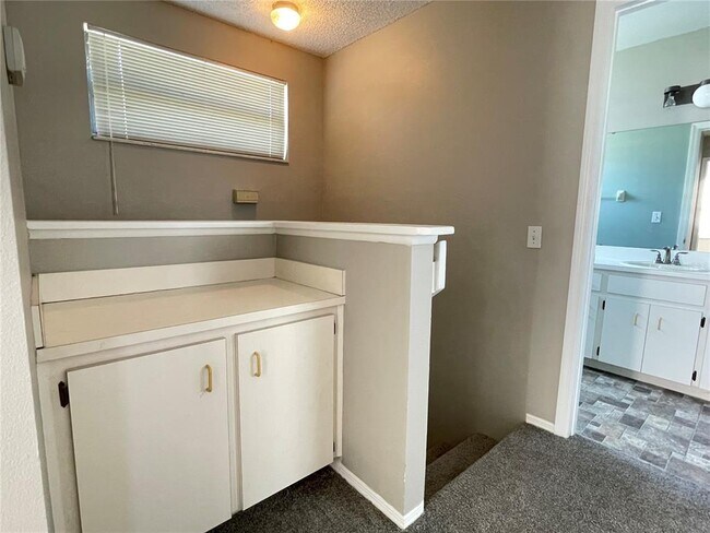 Building Photo - 687 Lake Dexter Cir