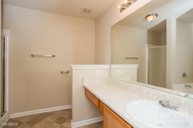 Building Photo - 235 Lakeview Trail