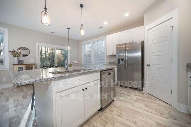 Building Photo - 225 Whirlaway Dr