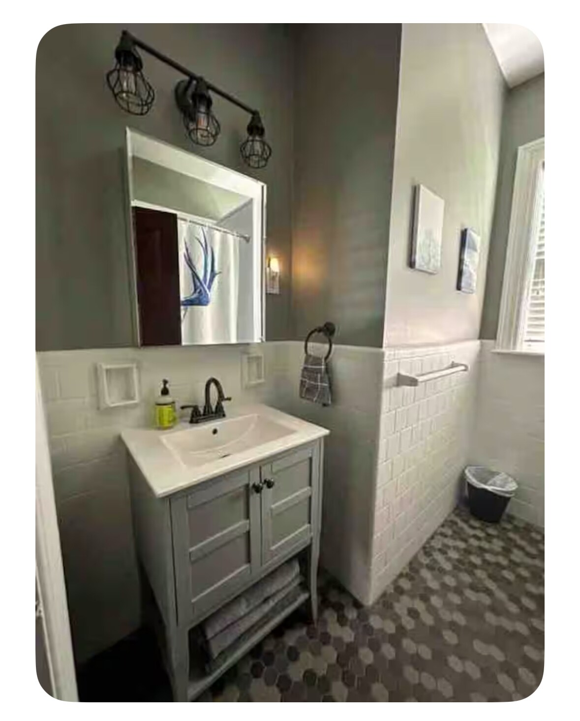 Bath - 105 Vinton St