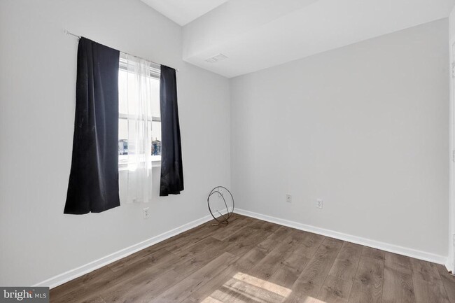 Building Photo - 1918 W Diamond St