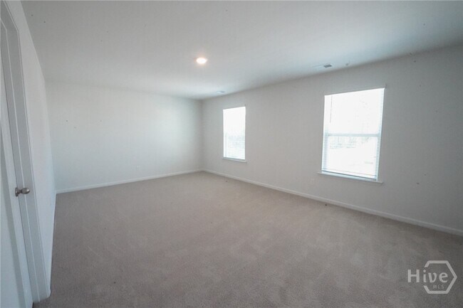 Building Photo - 102 Windrush Pnes