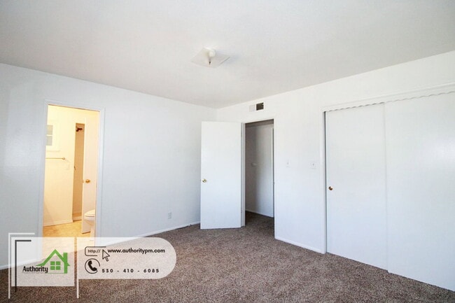 Building Photo - 6482 Leonard Dr