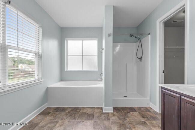 Building Photo - 106 Shallow Ct