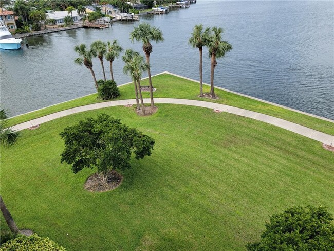 Building Photo - 8041 Sailboat Key Blvd S