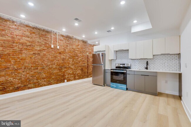 Primary Photo - 6027 Delancey St