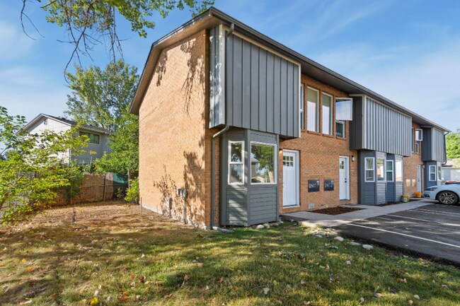 Building Photo - 1624 Banyan Dr