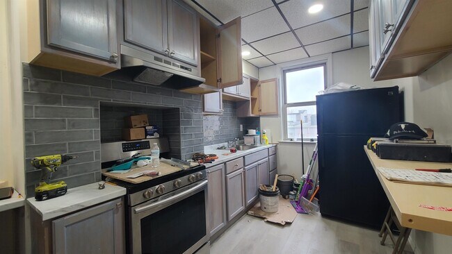 Building Photo - 242 Bowers St