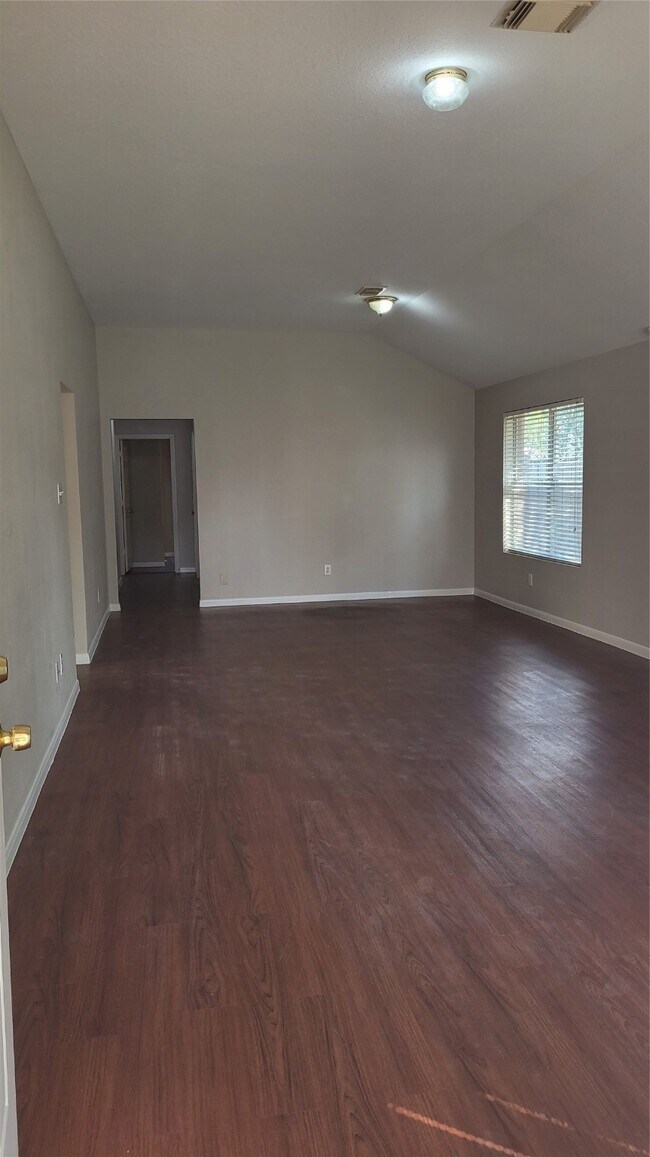 Building Photo - 7211 Foxwalk Ln