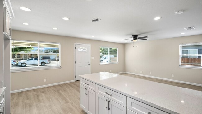 Building Photo - For Rent: Beautifully Updated 3-Bedroom Ho...