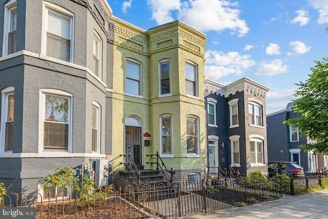 Building Photo - 1119 Montello Ave NE